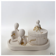 Load image into Gallery viewer, home decor canada, living room decor, modern farmhouse decor canada, affordable home decor, mothers day gifts, mothers day. mother and child, trinket tray, jesmonite trinket tray, gift set, minimalist decor, elegant decor, white and gold decor set, white and gold leaf gift sets, 